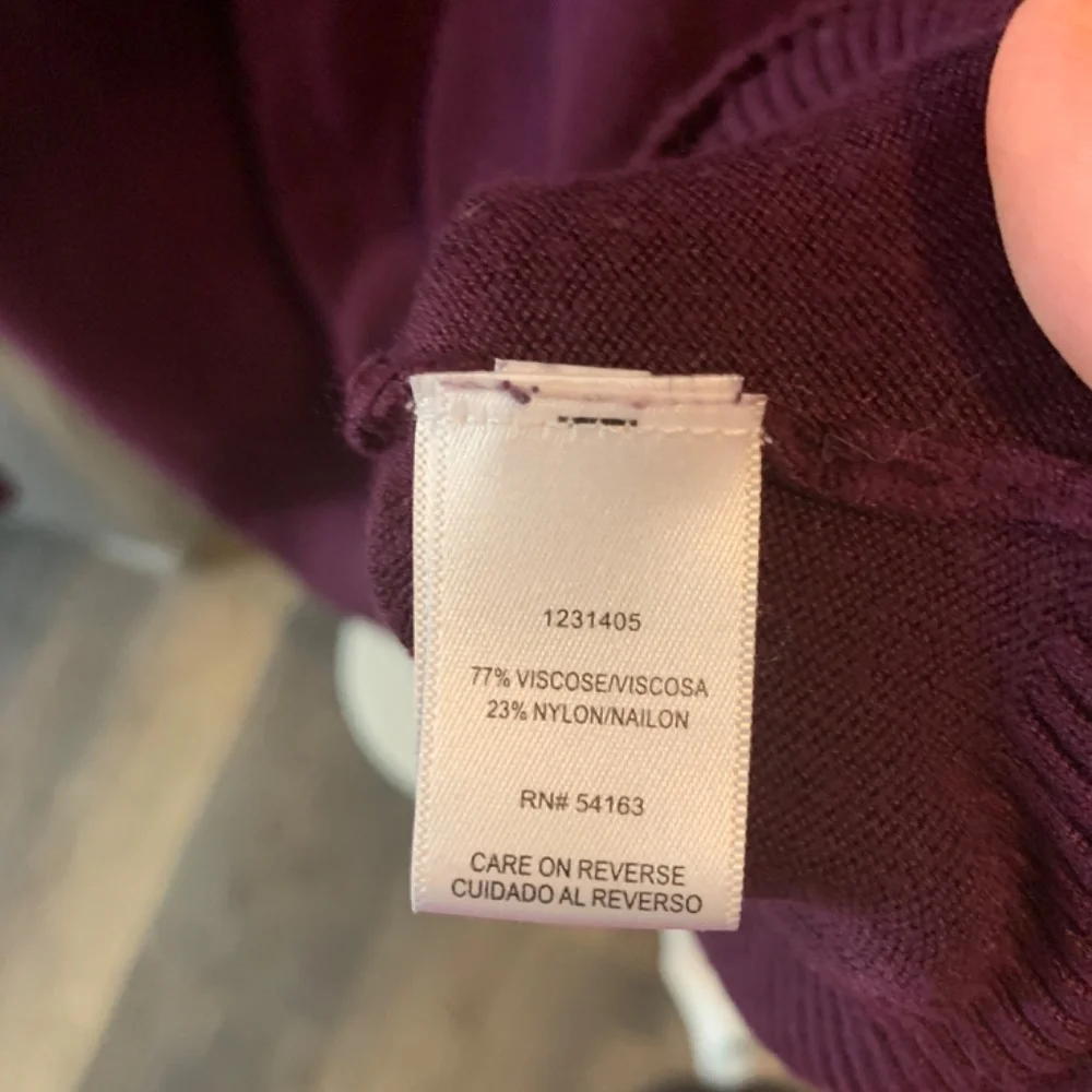 DKNY jeans‎ plum colored v neck sweater with stretch. Worn 1x